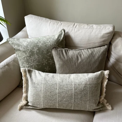 Geborsteld WildStripe Ontbijtkussen in Saliegroen set van 2 – van Raine &amp; Humble