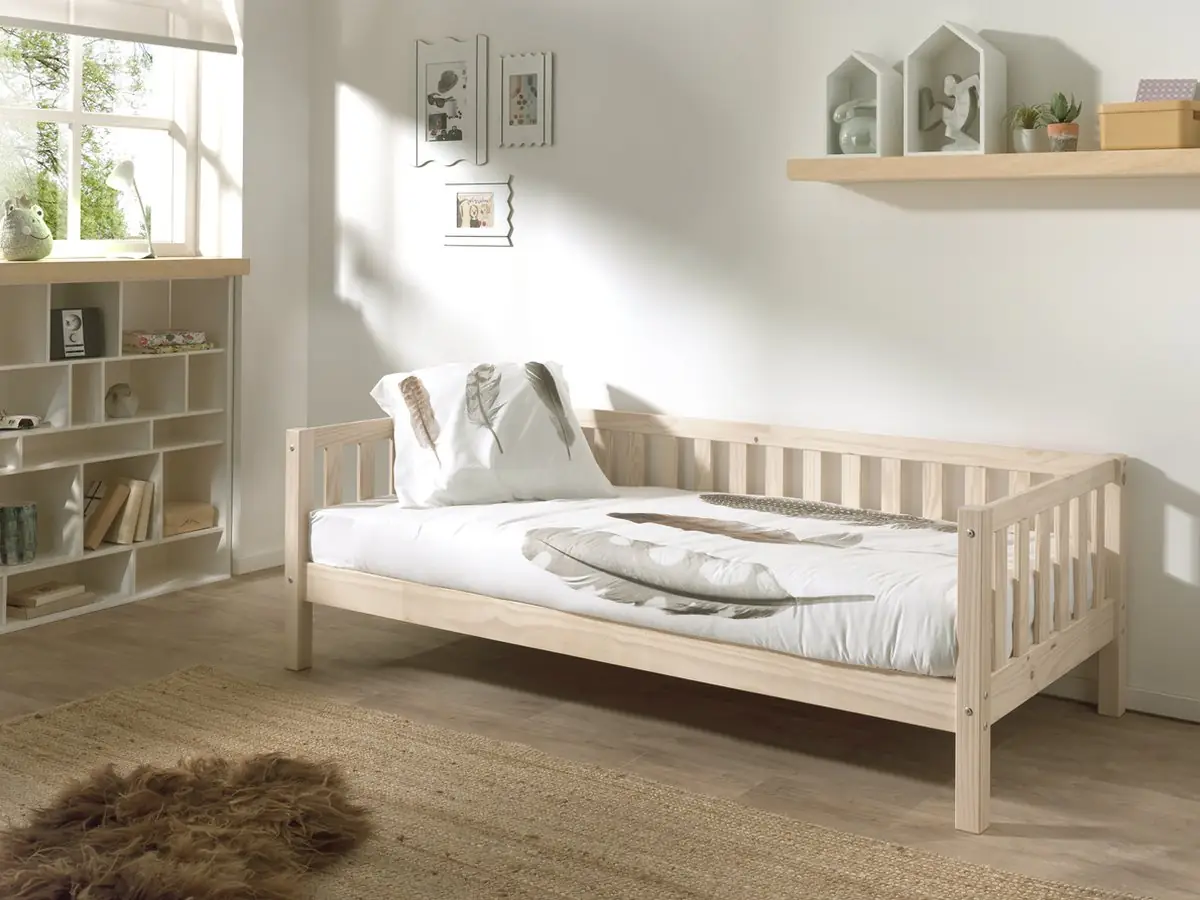 Kajuitbed Friedrich | 211,2 x 98,2 x 68 cm | Dennenhout | Milky Pine-design